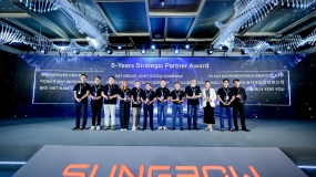 BKE VIỆT NAM VINH DANH "ĐỐI TÁC CHIẾN LƯỢC ĐỒNG HÀNH 5 NĂM" CỦA SUNGROW TẠI HỘI NGHỊ ĐÔNG NAM Á 2025