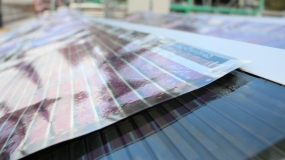 Tấm pin năng lượng mặt trời sản xuất bằng cách in rẻ hơn nhưng độ bền chưa được kiểm chứng