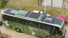 Xe buýt chạy bằng năng lượng mặt trời